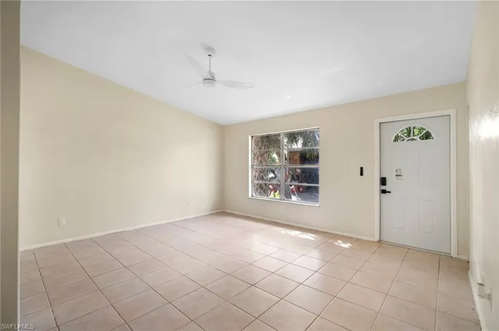 Tiled foyer with ceiling fan