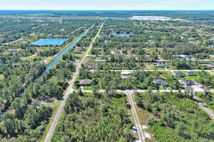 Aerial view of property's location featuring a nearby body of water