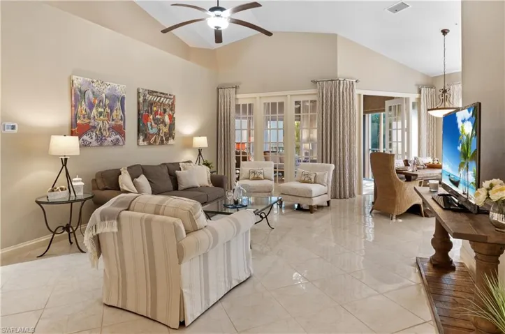 191  Colonade  CIR, Naples, FL 34103