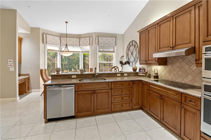 191  Colonade  CIR, Naples, FL 34103