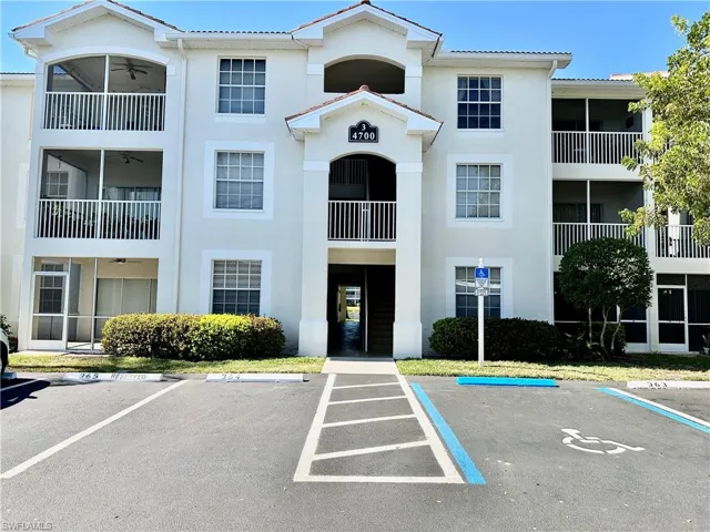 4700 Saint Croix Ln # 335, Naples, Florida 34109