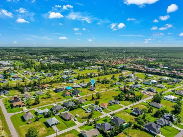 Birds eye view of property