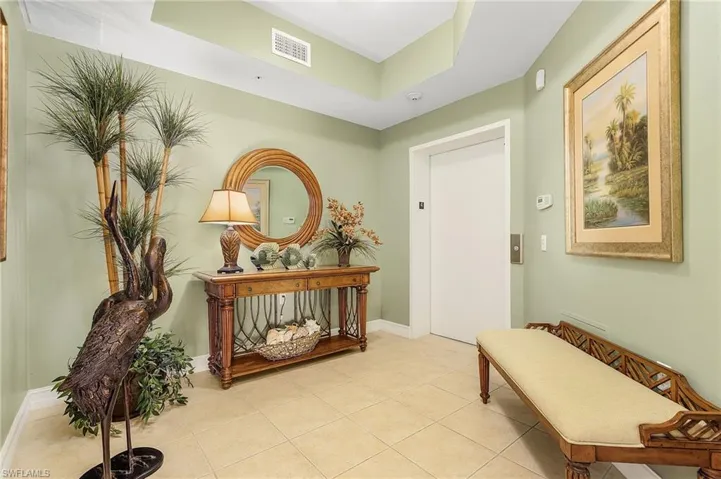 Foyer featuring baseboards, visible vents, and light tile patterned floors