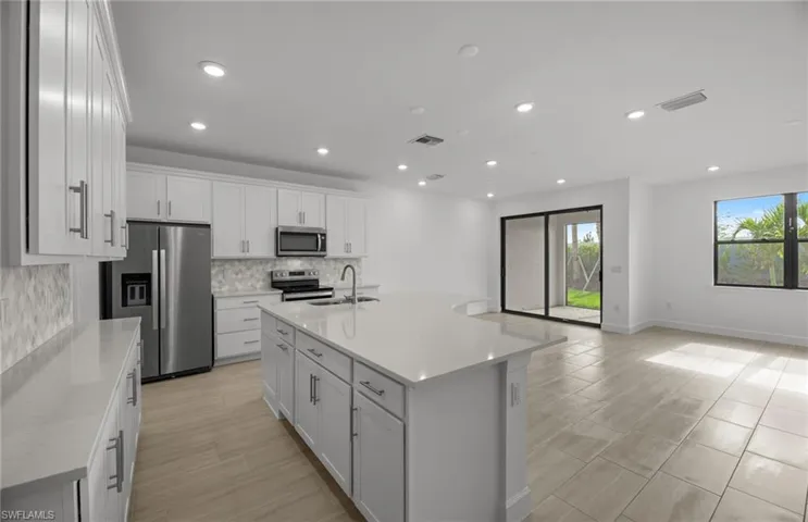 Interior photos are of a similar Augusta plan. Illustration purposes only. Options may vary.