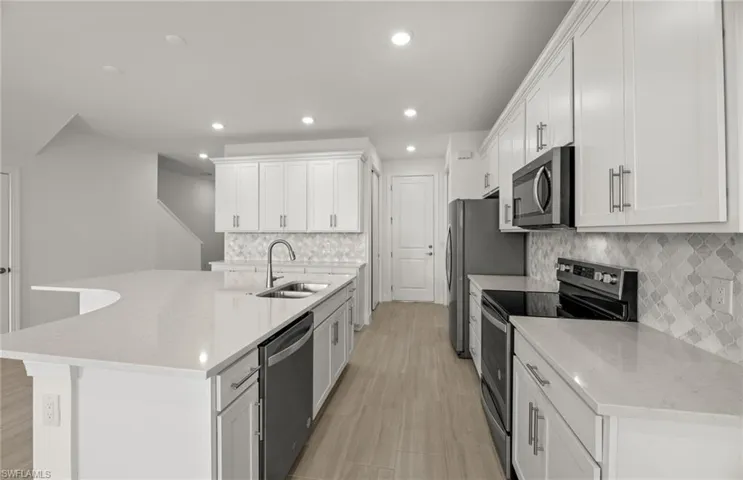 Interior photos are of a similar Augusta plan. Illustration purposes only. Options may vary.