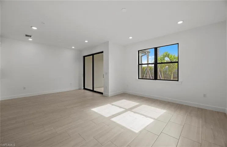 Interior photos are of a similar Augusta plan. Illustration purposes only. Options may vary.