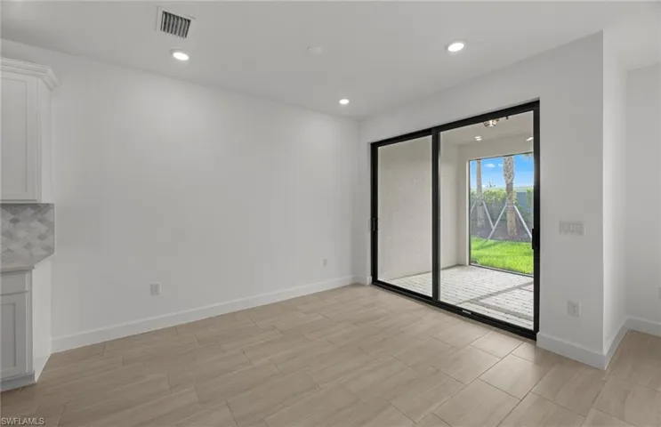 Interior photos are of a similar Augusta plan. Illustration purposes only. Options may vary.