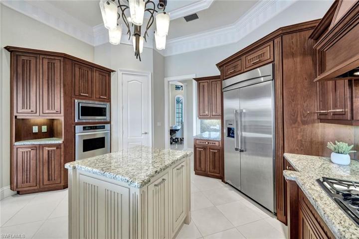 Extra prep space with your kitchen island!