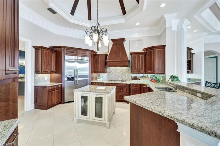 Gorgeous kitchen space, there is a pantry in the kitchen