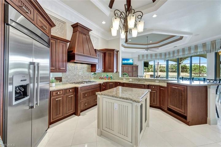 Plenty of space for everyone to help during the holidays in the kitchen.