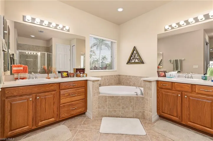 16091  Thorn Wood  DR, Fort Myers, FL 33908