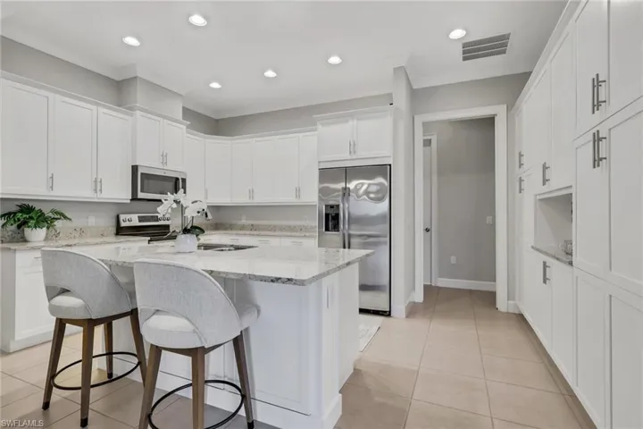 6809  Bequia  WAY, Naples, FL 34113