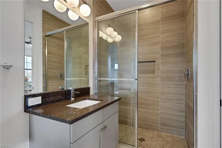 Full bathroom upstairs that connects to the guest bedroom and loft!