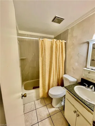 Guest lavatory.