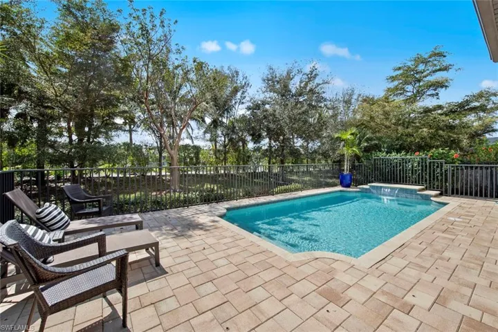 Ample space around pool