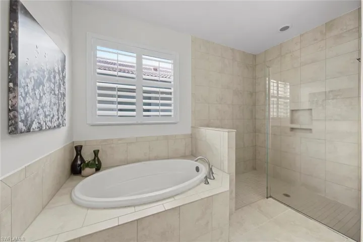 Master ensuite bath w/large walk-in shower, soaking tub