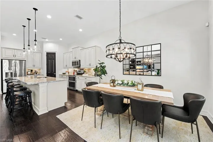 Breakfast bar and dining area