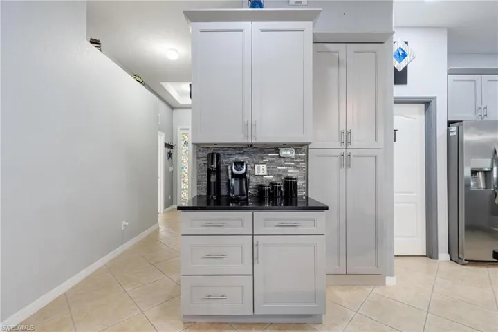 Kitchen breakfast bar