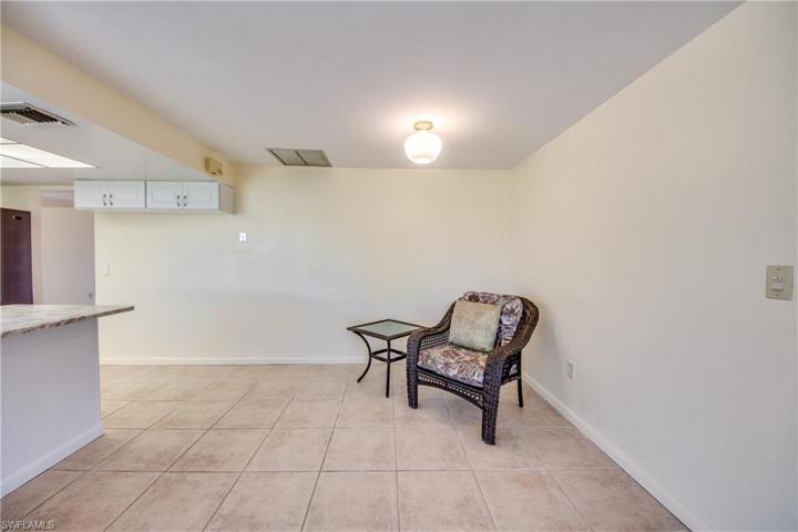 Small eat in kitchen area/breakfast room