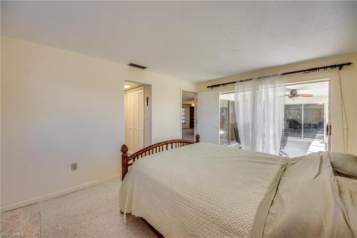 Sliding doors open onto lanai