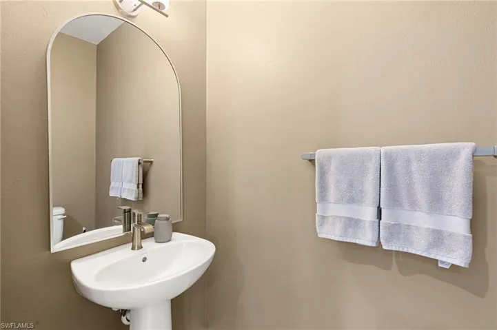 7622  Rockefeller  DR, Naples, FL 34119
