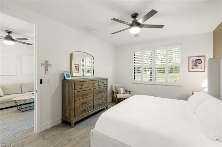 7622  Rockefeller  DR, Naples, FL 34119