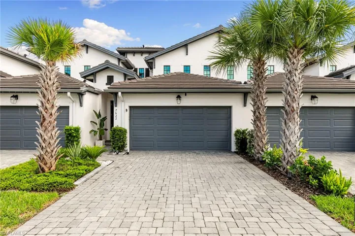 7622  Rockefeller  DR, Naples, FL 34119
