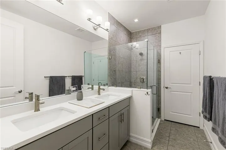 7622  Rockefeller  DR, Naples, FL 34119
