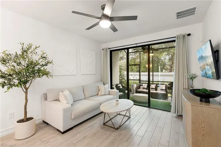 7622  Rockefeller  DR, Naples, FL 34119