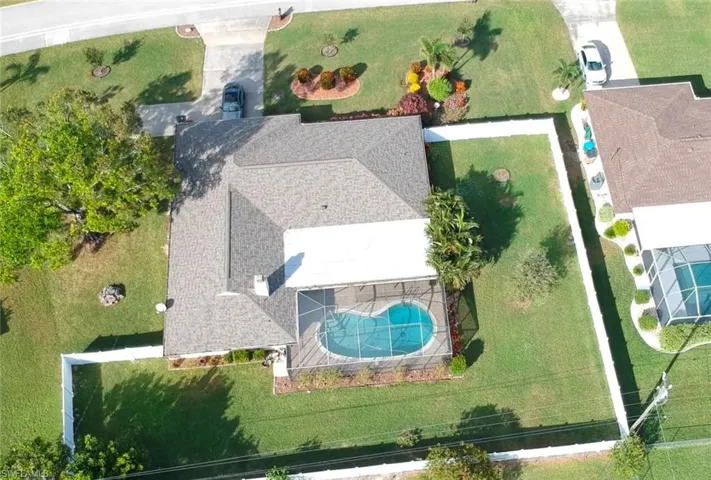 Birds eye view of property