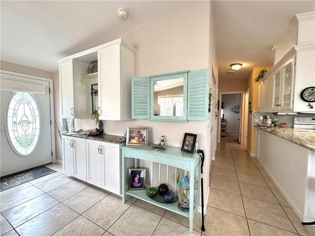 Foyer / Entry