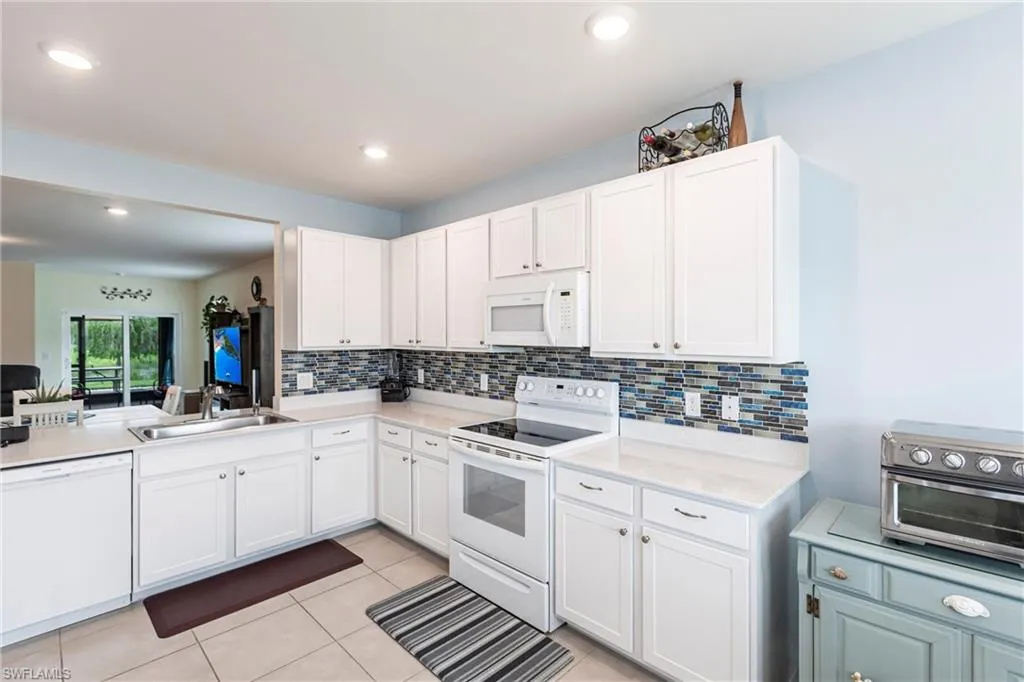 3313 Acapulco CIR, Cape Coral, FL 33909,2025000122