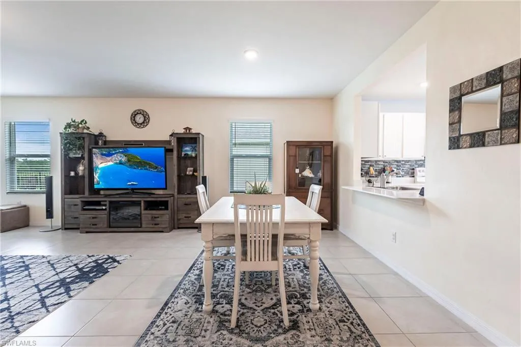 3313 Acapulco CIR, Cape Coral, FL 33909,2025000122