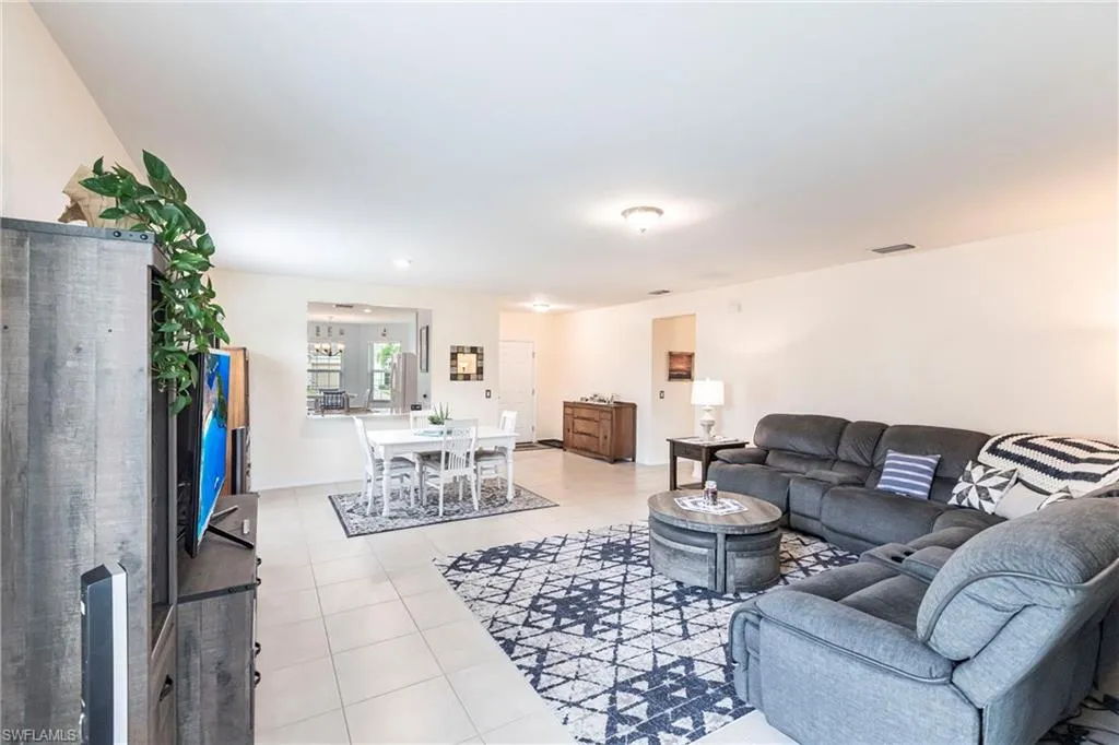 3313 Acapulco CIR, Cape Coral, FL 33909,2025000122