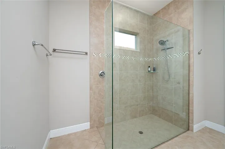 Gorgeous walk in/glass shower