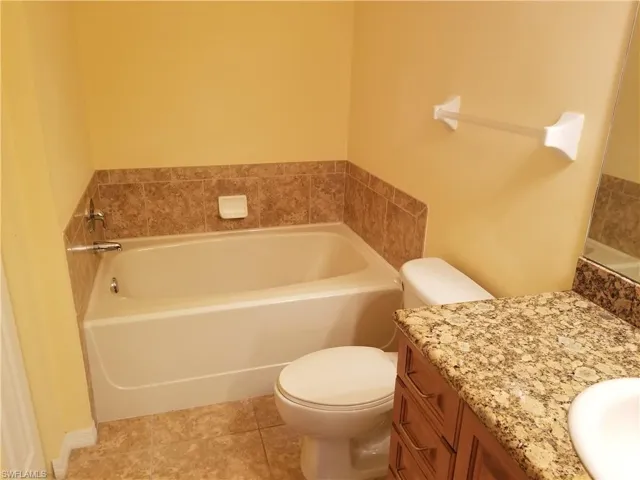 1842  Concordia Lake  CIR, Cape Coral, FL 33909