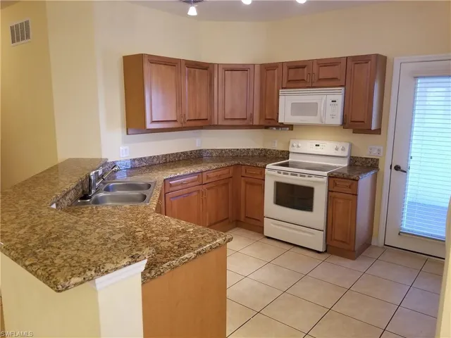 1842  Concordia Lake  CIR, Cape Coral, FL 33909