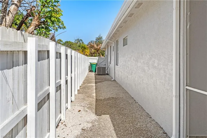 183  7th  ST, Naples, FL 34113