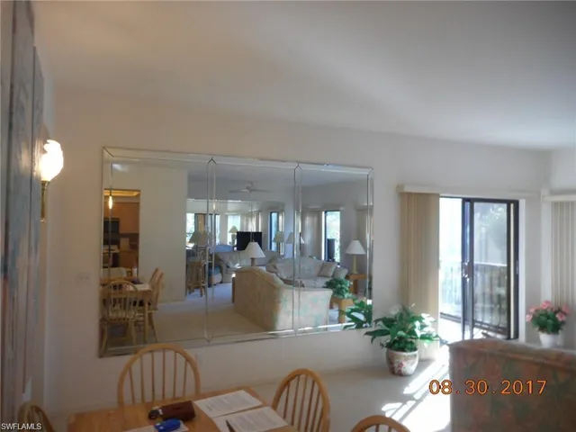 Dining room with ceiling fan
