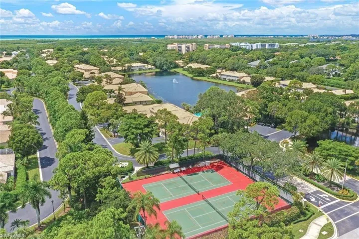 386  Emerald Bay  CIR, Naples, FL 34110