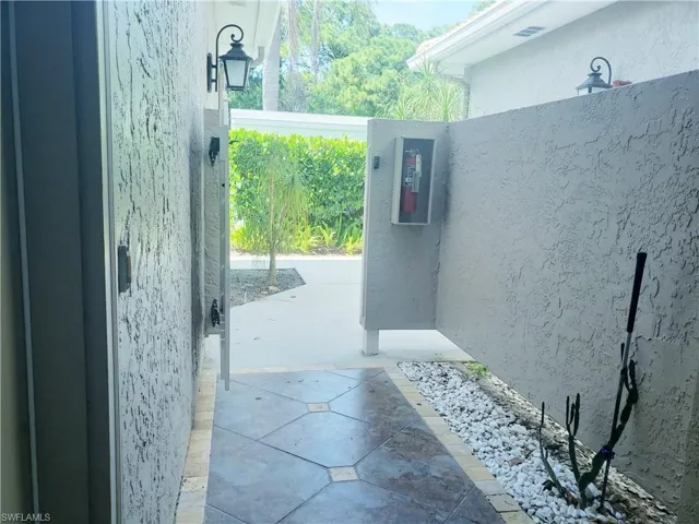 386  Emerald Bay  CIR, Naples, FL 34110