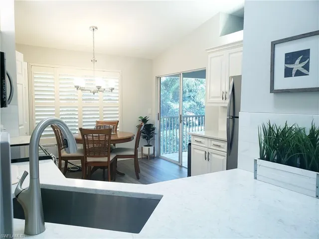 386  Emerald Bay  CIR, Naples, FL 34110