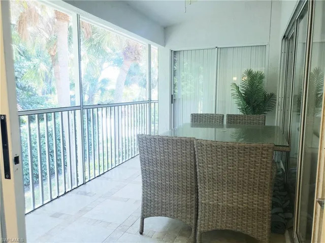 386  Emerald Bay  CIR, Naples, FL 34110