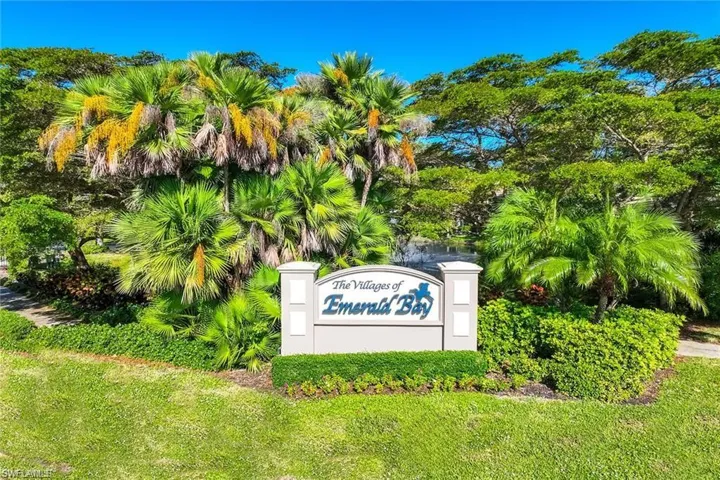 386  Emerald Bay  CIR, Naples, FL 34110
