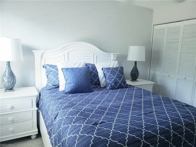 386  Emerald Bay  CIR, Naples, FL 34110
