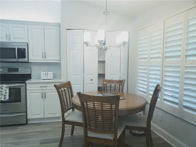 386  Emerald Bay  CIR, Naples, FL 34110