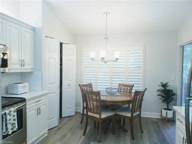 386  Emerald Bay  CIR, Naples, FL 34110