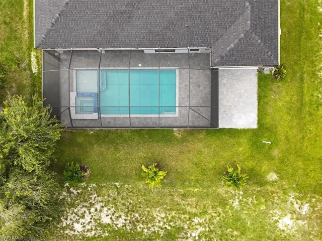 Aerial view of property and surrounding area
