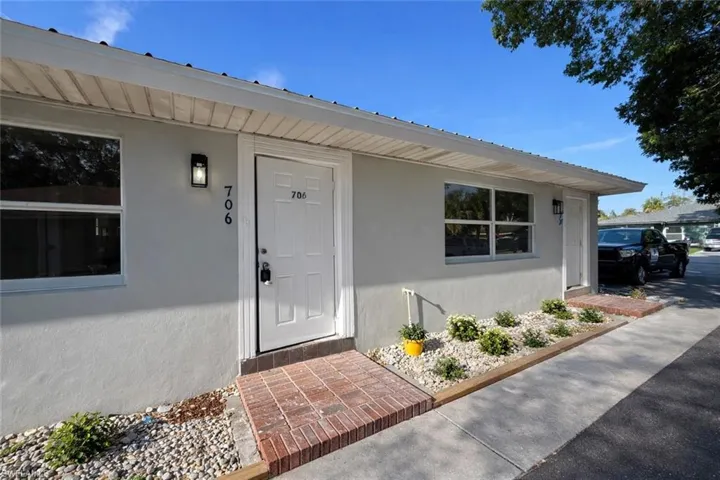 Doorway to property featuring stucco siding