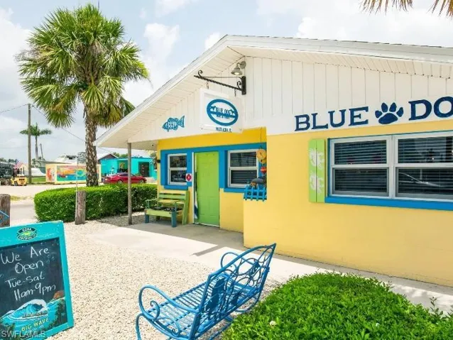 Fresh seafood, island vibes, & waterfront views at Blue Dog